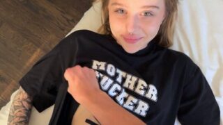 Худая телочка не против потрахаться пока родители на даче