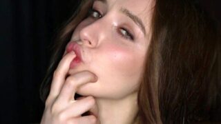 Молодая русская сучка отлично сосет перед анальным сексом