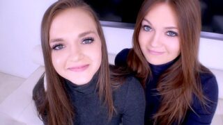 Очаровательные сестры делают минет своему общему приятелю