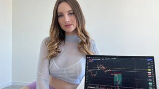 Пора сделать перерыв в работе и повеселиться с русской подругой