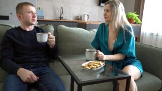 Русская соседка засветила пилотку и захотела потрахаться