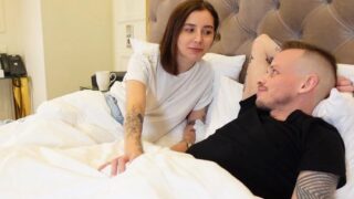 Русская телочка захотела насладиться членом с самого утра