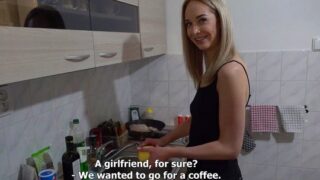 Стройняшка накормила парня и удовлетворила его на сто от первого лица