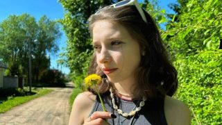 Пришла к пикаперу домой чтобы член пососать и потрахаться